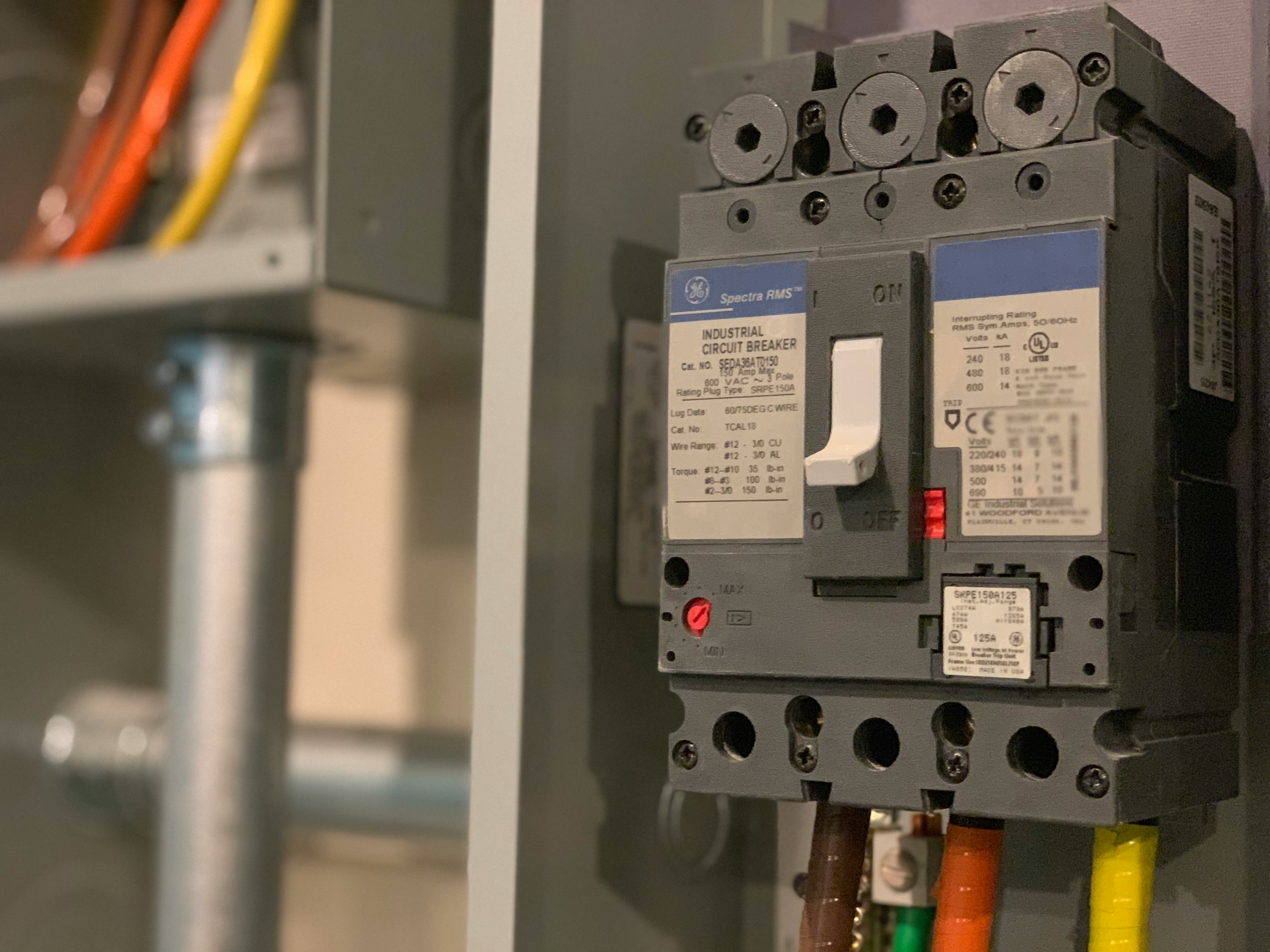 Licensed Electricians Serving the Southern U.S.